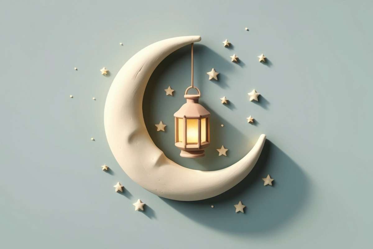 Croissant de lune et lanterne islamique aux tons pastel, evoquant la douceur et la feminite dans l'interpretation des reves