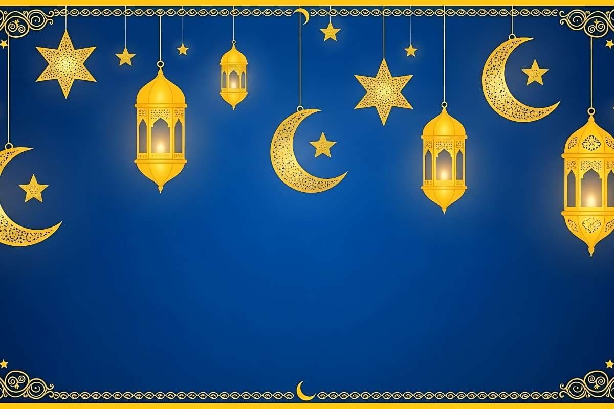 Décoration du Ramadan avec lanternes illuminées et croissant de lune symbolisant le mois béni en islam
